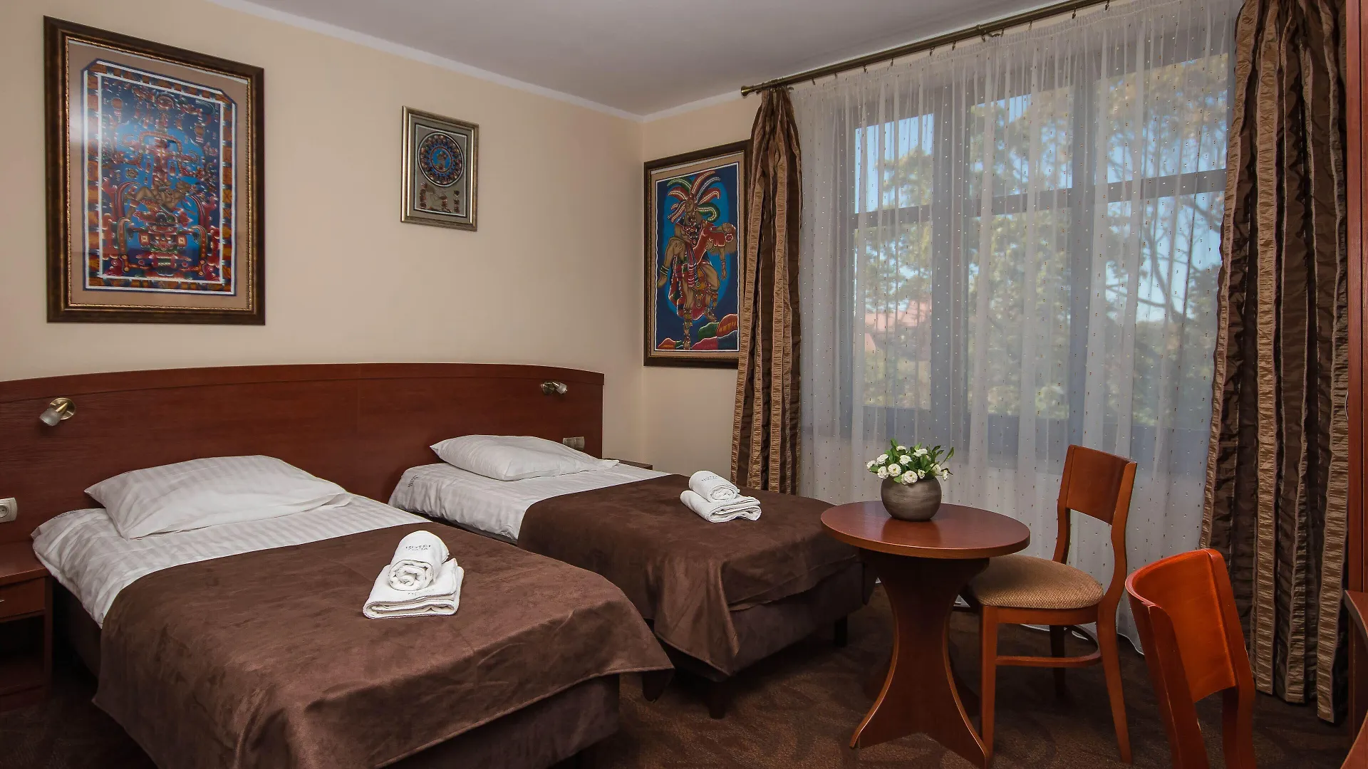 4 Airport-Friendly Hotels Close to Park Sołacki, Poznań