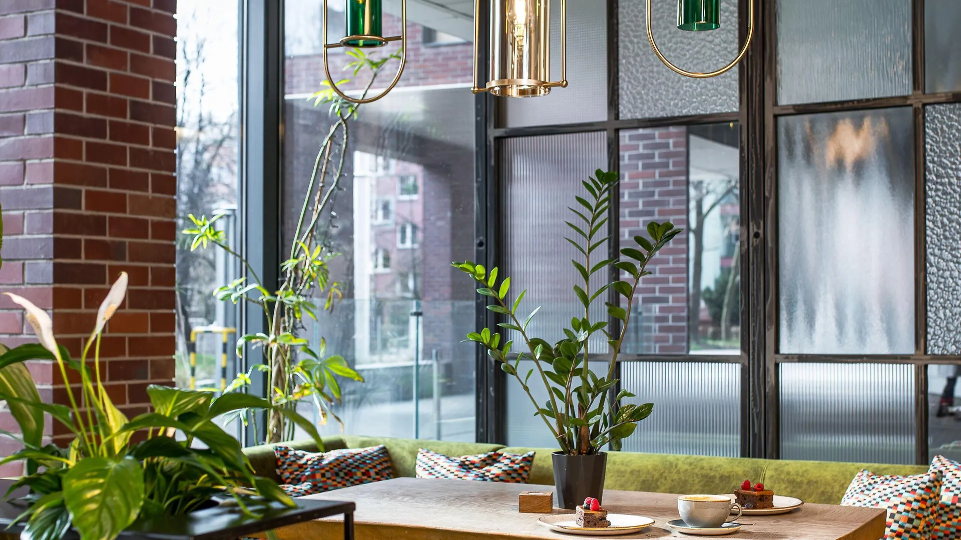 4 Smart Family-Friendly Hotels Near Ossolineum Worth Booking