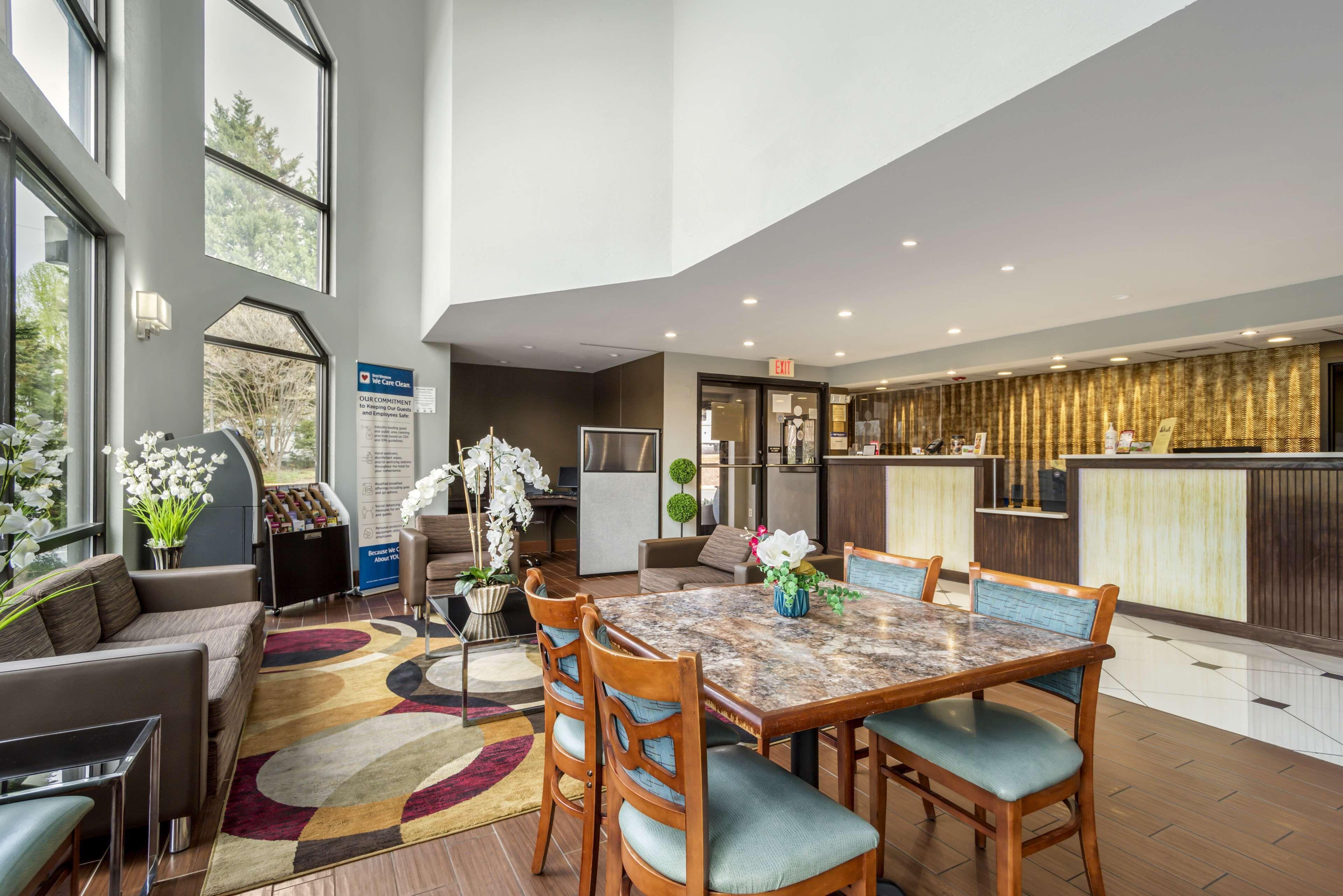 4 Smart 2-Star Hotels Near Family Beach Bingo to Book
