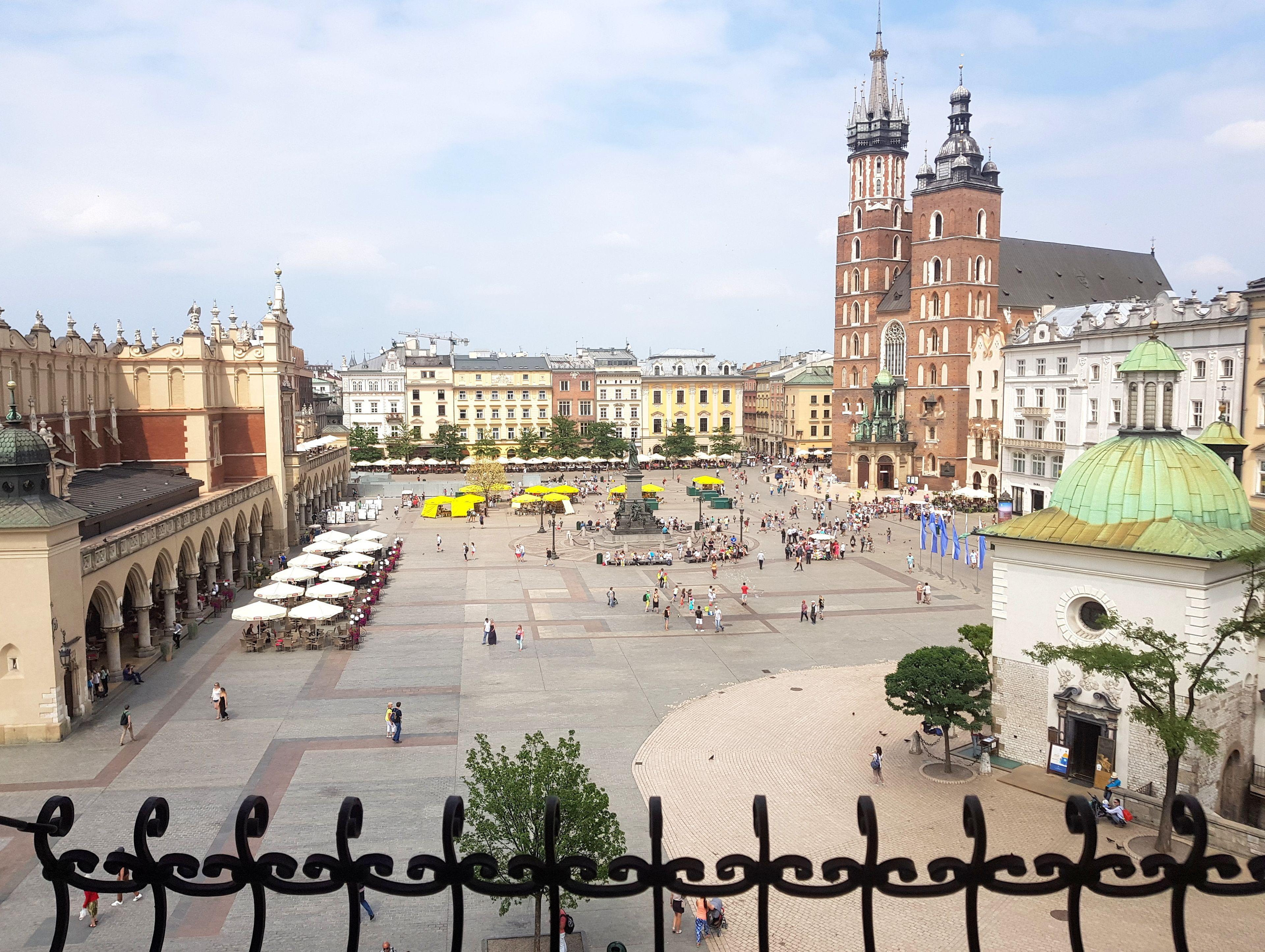 Kraków Old Town Romantic Hotels: Rooftop Views for Couples